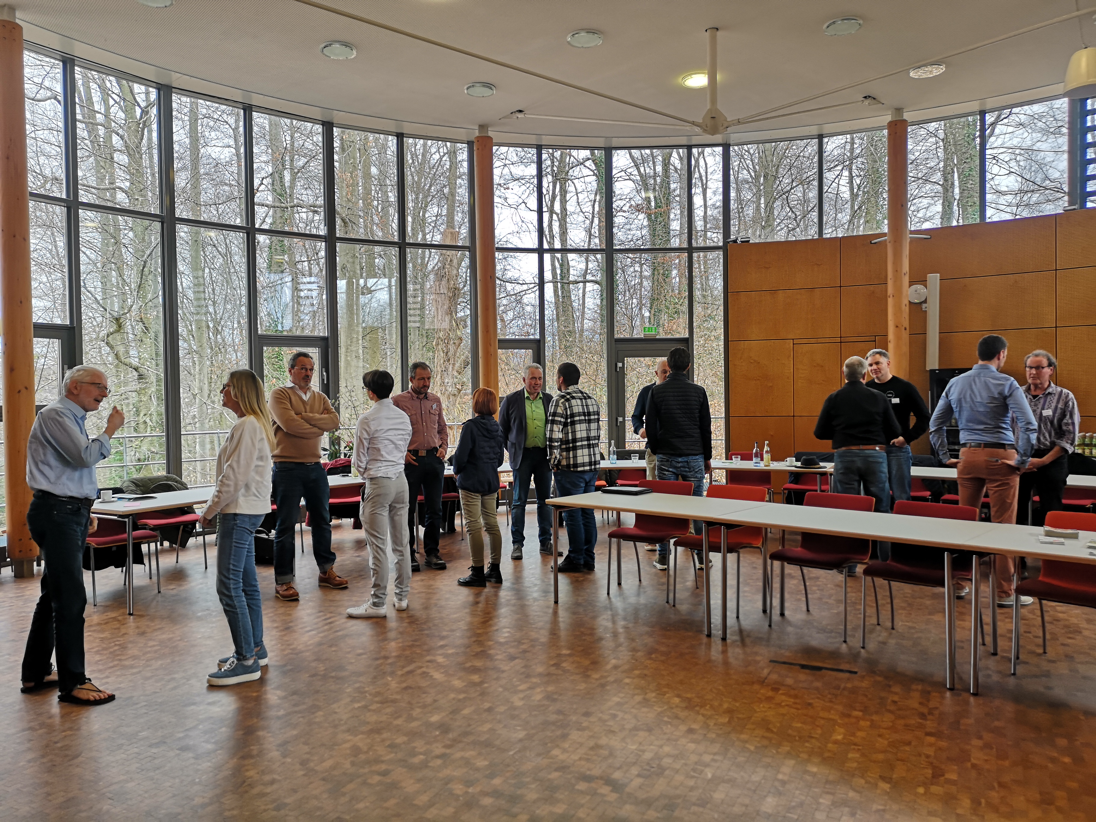 Die Teilnehmenden bei der Speed-Dating-Runde