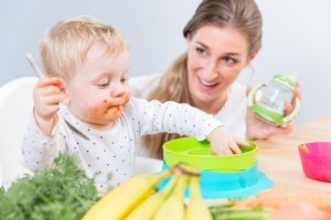 Artikel mit Infos und Tipps zum Übergang von Beikost zum Familienessen